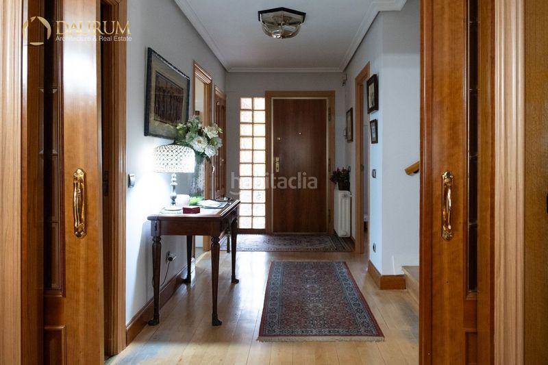 Foto fe427737-ef5c-4676-adaf-77a600b702d4. Casa adossada amb calefacció aparcament piscina a Madrid