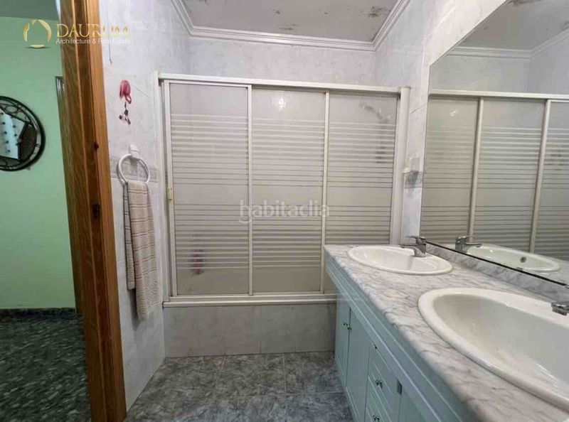 Foto b875b87f-c902-4de1-940c-35bc15a922d5. Casa adossada amb aparcament a Benimodo