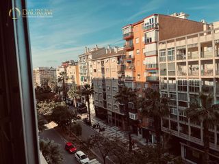 Pis  Barcelona. Fantástica oportunidad de 5 habitaciones en la trinidad