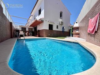 Casa adosada  Rio guadajoz. Magnífico chalet adosado de 2 plantas en esquina, en las lagunas