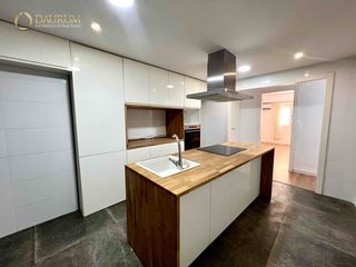 Appartamento  Pedralba. Fantástico piso de 3 habitaciones en llíria