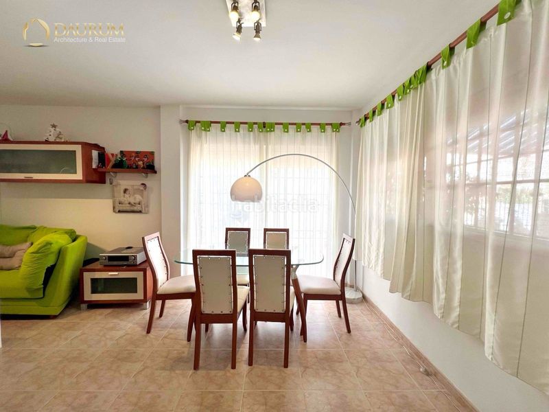 Foto bc13a102-6e25-46ff-bddc-f831b424d9ef. Casa aparellada amb calefacció aparcament piscina a Cullera