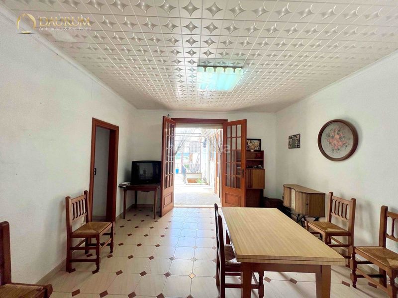 Foto e1df781f-8553-4370-83c1-569fc5a71519. Casa amb aparcament a Monserrat
