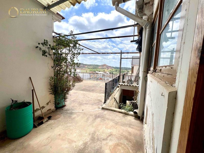 Foto f4527472-9776-4a3e-be95-3aa27ac918e6. Casa amb aparcament a Monserrat
