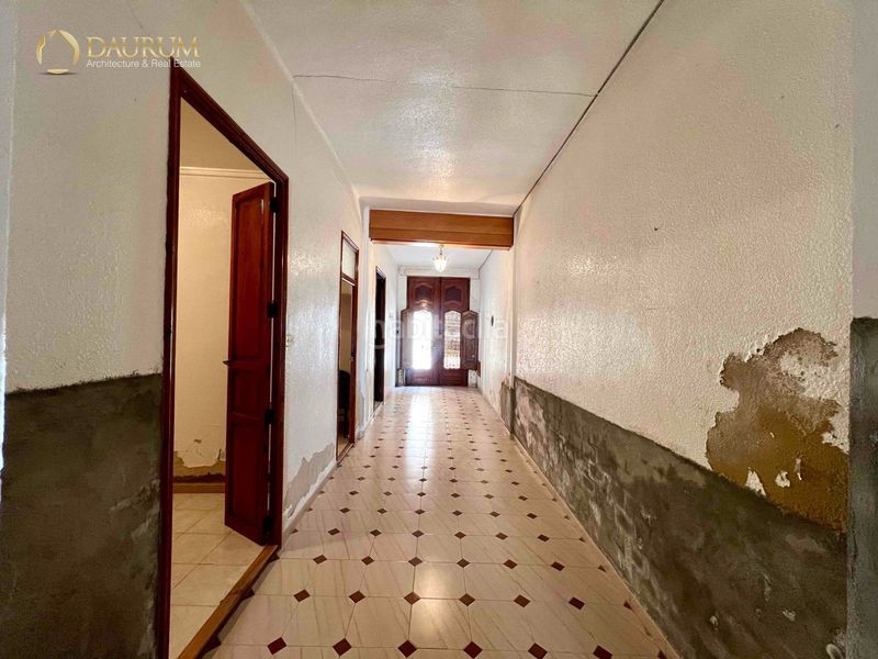 Foto fd457313-6cd9-43fc-a54d-0c5d147ec849. Casa amb aparcament a Monserrat