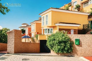 Casa aparellada  Guadalquivir. Magnífico chalet pareado de 3 habitaciones en benalmádena