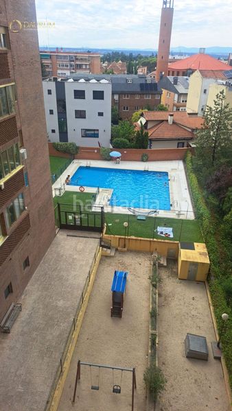 Foto 8a210ed0-70f3-4597-9921-c5926e821c79. Pis amb calefacció aparcament piscina a Valdezarza Madrid