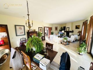 Chalet  Nueva atalaya. Fantástico chalet independiente de 2 plantas en guadalmina
