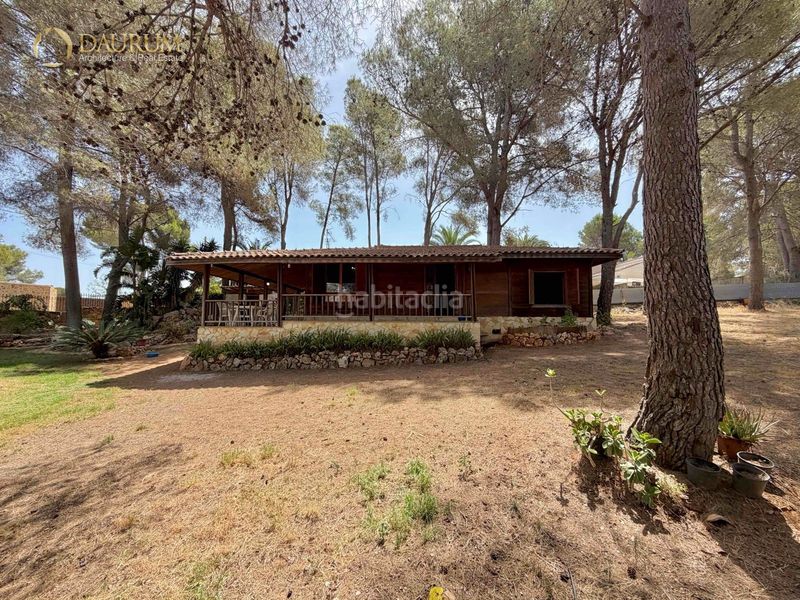 Foto df2b8565-e1d8-43d9-8bab-3c4206cea575. Xalet amb aparcament piscina a Alberic
