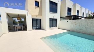Casa adossada  Maestro quiroga. Magnífico chalet adosado de 3 plantas en alhaurín de la torre