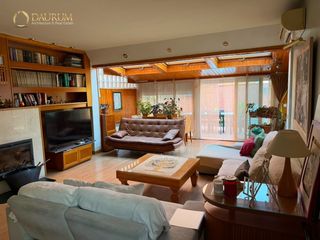 Casa pareada  Riscos de polanco. Inmejorable oportunidad chalet pareado de 5 plantas en arroyo de