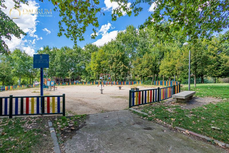 Foto 9e47aaab-0e14-436d-8e65-4d24503c13c1. Doppelhaus mit heizung parking pool in Arroyo del Fresno Madrid