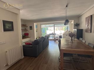 Casa adossada  Circunvalacion. Inmejorable chalet adosado de 4 habitaciones en pozuelo de alarc