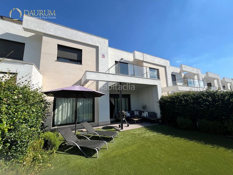 Foto 4b1ee401-160c-45f1-a944-bf172e956fe2. Casa adossada amb calefacció aparcament piscina a Boadilla del Monte