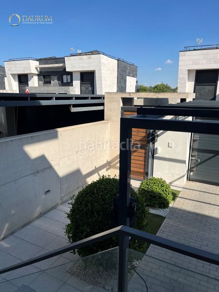 Foto 8e64d0ce-b2bf-45e1-98d3-ce9099054ed9. Casa adossada amb calefacció aparcament piscina a Boadilla del Monte