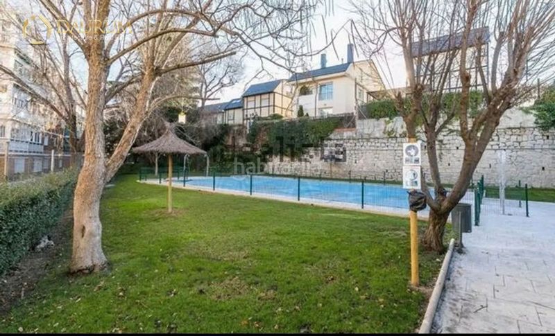 Foto 69c2a74b-a7c2-4ac4-b83c-275725eafeca. Pis amb calefacció aparcament piscina a Mirasierra Madrid