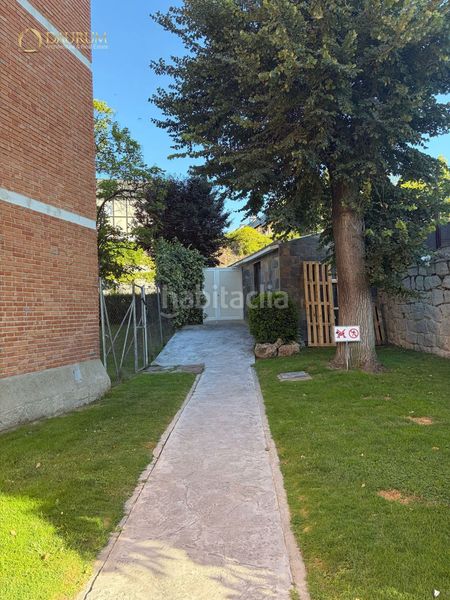 Foto a0949237-52eb-4e7f-8f0b-4090de355bac. Pis amb calefacció aparcament piscina a Mirasierra Madrid