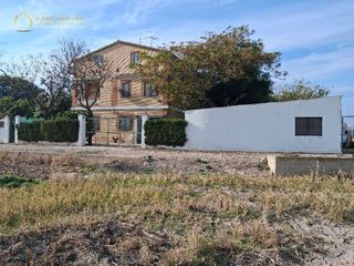 Xalet  Partida els clot s/n. Fantástico chalet independiente de 4 habitaciones en sollana
