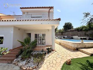 Casa adossada  Garbell del. Increíble adosado de 3 habitaciones en montserrat