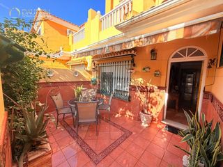 Reihenhaus  Calle espacio. Magnífico chalet adosado de 2 plantas en polígonos  recinto feri
