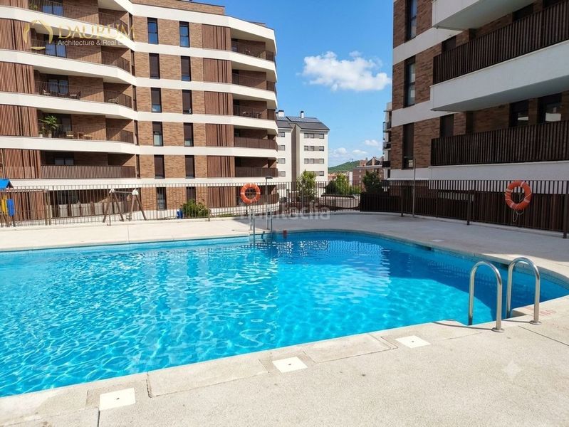 Foto ef22e415-78f5-4335-be3c-3a6e99893f9f. Pis amb calefacció aparcament piscina a Centro Rivas - Vaciamadrid