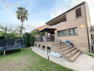 Chalet  Sector b mas camarena. Inmejorable chalet independiente de 4 plantas en bétera