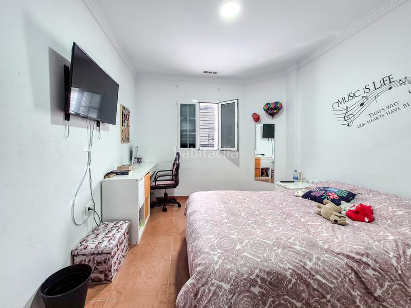 Foto 391ba0db-7d76-48ea-a963-3311eb5ef075. Maison jumelée dans calle vía 8013 17 dans Los Giles - Las Majadillas Palmas de Gran Canaria (Las)