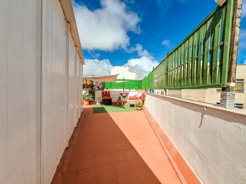 Foto 81b7d3f4-a6b0-4f8b-b543-5e73dc34b26b. Maison jumelée dans calle vía 8013 17 dans Los Giles - Las Majadillas Palmas de Gran Canaria (Las)