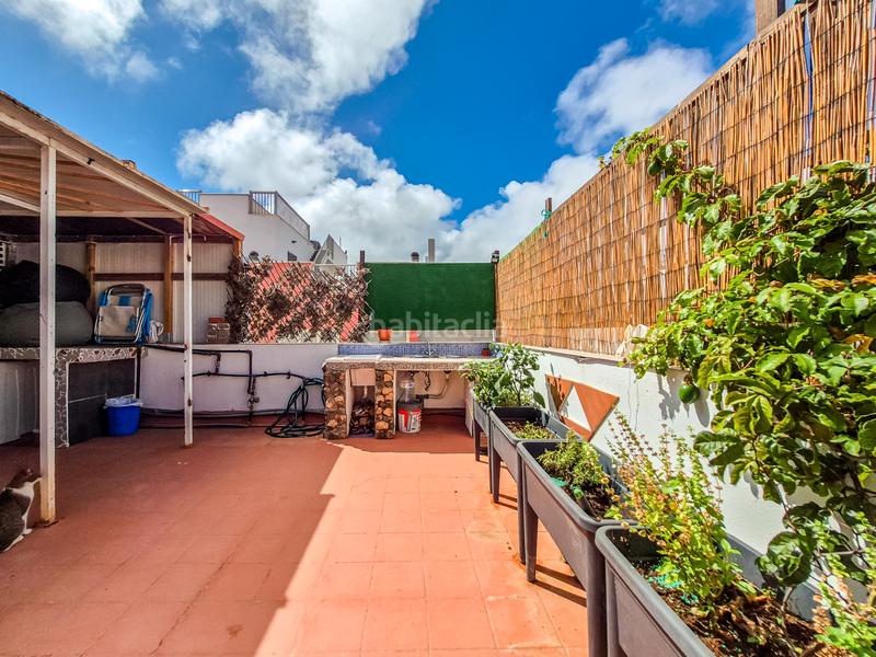 Foto beb6a4b3-3bf4-49cb-b63f-2ed365374c91. Maison jumelée dans calle vía 8013 17 dans Los Giles - Las Majadillas Palmas de Gran Canaria (Las)