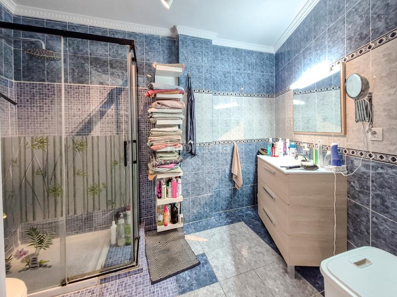 Foto f1195bc5-7a7c-43e6-a90e-3d089bf7f12a. Maison jumelée dans calle vía 8013 17 dans Los Giles - Las Majadillas Palmas de Gran Canaria (Las)