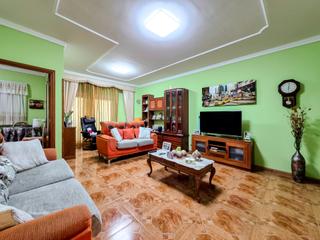 Semi detached house in Calle Carmen Quintana 11