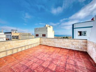 Casa adosada  Avenida lairaga 63. Casa a la venta en bañaderos