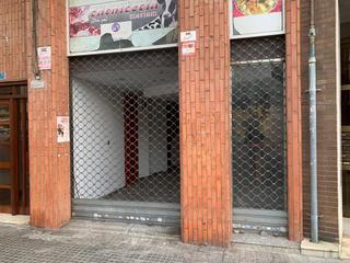 Locale commerciale  De l'abat marcet. Posibilidad de ampliar a mas de 300m2