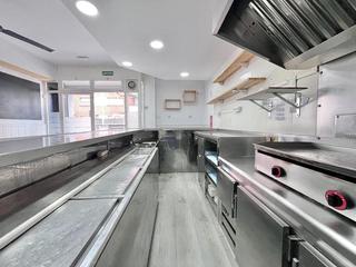 Geschäftsraum  Passatge dels pirineus. Con licencia de bar