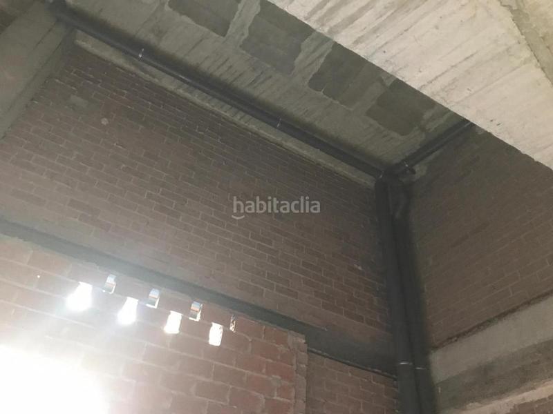 Foto 54ec1db7-59f2-4575-b5d4-e474d1ab7c86. Local comercial amplios escaparates que aportan gran visibilidad y luz en Terrassa