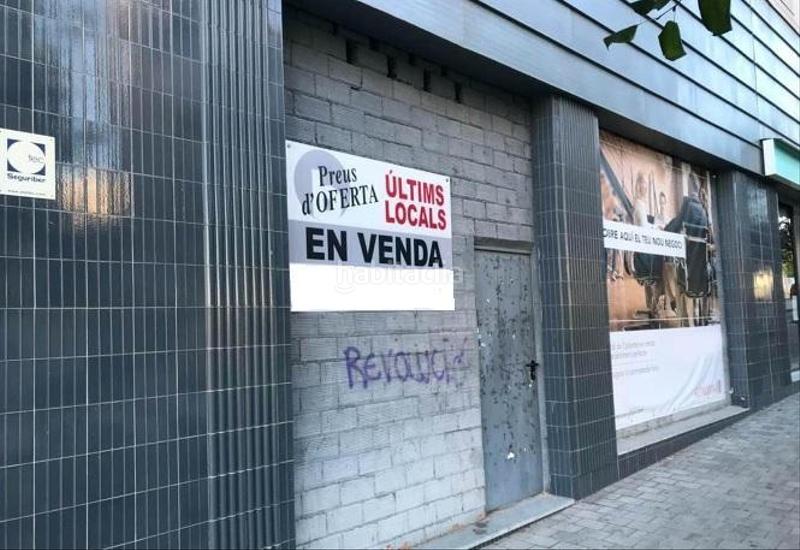 Foto 5b6015b7-5deb-4381-94e5-c533c823652f. Local comercial amplios escaparates que aportan gran visibilidad y luz en Terrassa