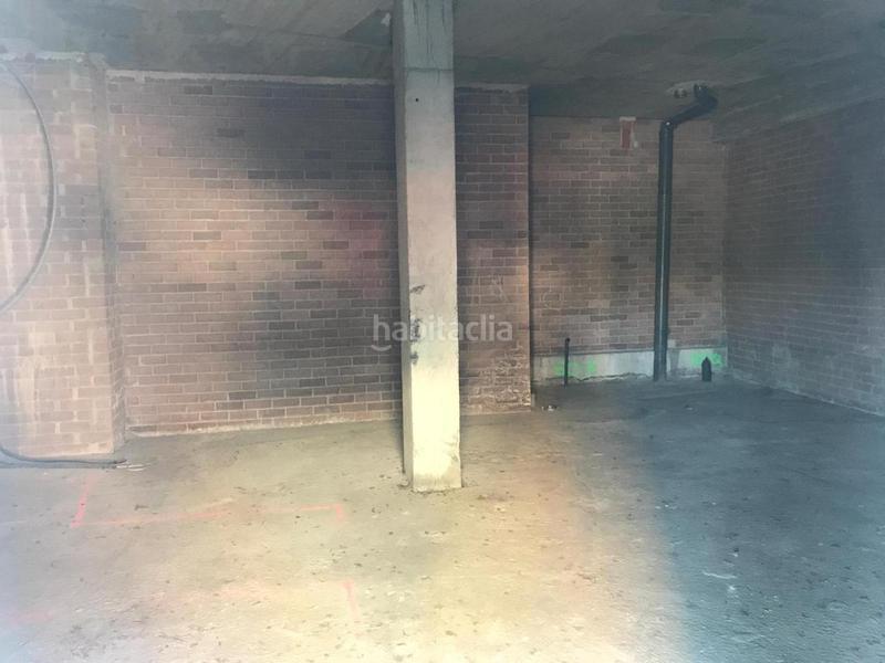 Foto 696b9daf-e08e-4a13-91ce-8ea0d48ecd95. Local comercial amplios escaparates que aportan gran visibilidad y luz en Terrassa