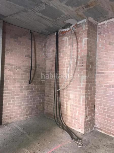 Foto 7a7bbcd2-cb95-4b49-9527-dab3e493ed41. Local comercial amplios escaparates que aportan gran visibilidad y luz en Terrassa