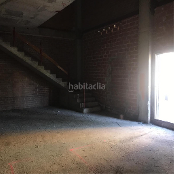 Foto adfbbd71-c475-411f-ad84-09b3f312adb3. Local comercial amplios escaparates que aportan gran visibilidad y luz en Terrassa