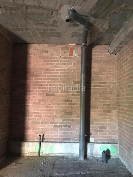 Foto cf1dea7e-a01f-4227-b070-083af6d7f071. Local comercial amplios escaparates que aportan gran visibilidad y luz en Terrassa