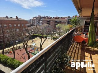 Appartamento  De sentmenat. Fantástico piso amplio y muy luminoso con gran terraza en zona c