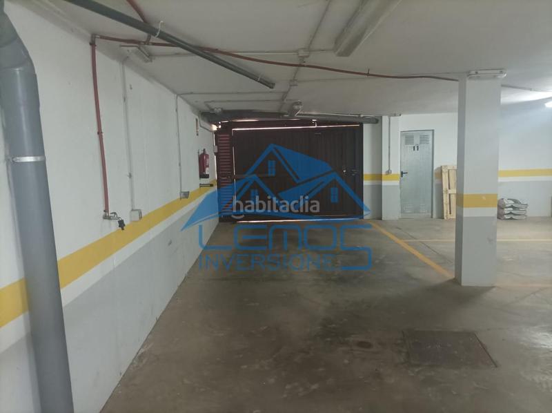 Foto 0d54b9e9-5b44-4e44-abad-9da5f41da956. Parking coche en Berceo