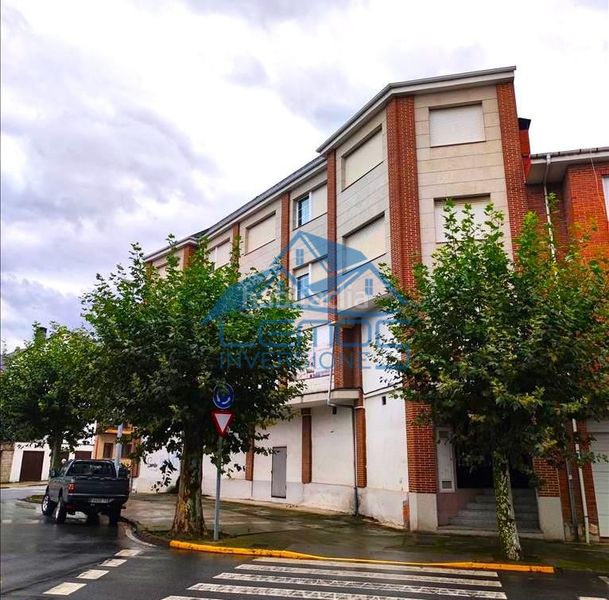Foto b7ecc517-f88d-44a2-840f-13984faab849. Piso venta de edifício 3 pisos local en calle becquer nº 7 león en Ponferrada