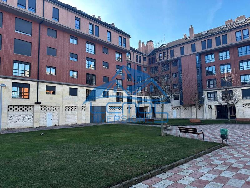 Foto d32e71f4-d342-4799-bf1a-10bb41b60f33. Local comercial a San Claudio - La Chantría León