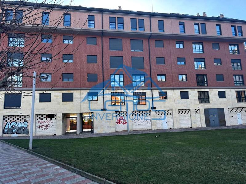 Foto f679211c-a9c6-488f-ac3a-d6dd19af7b07. Local comercial a San Claudio - La Chantría León