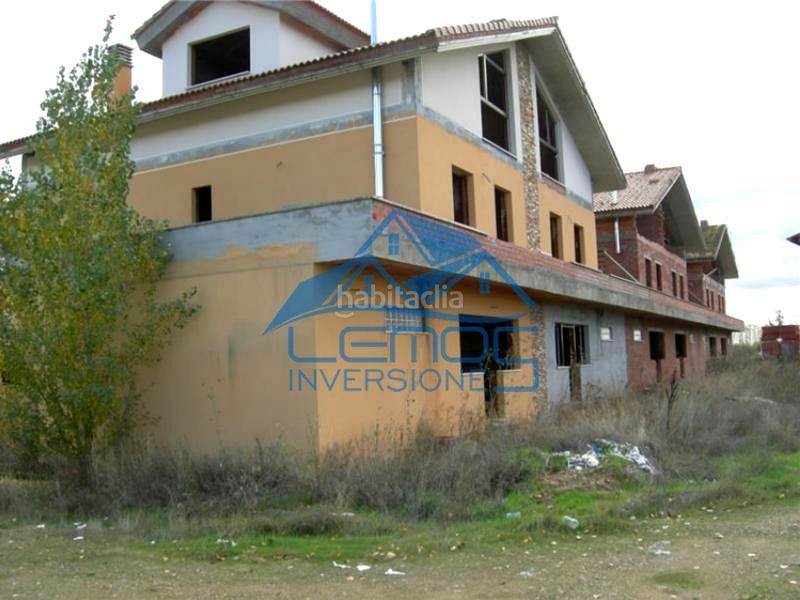 Foto cf4ff82d-effb-46ef-9cb3-4dd92b75c25f. Edificio in Vega de Infanzones