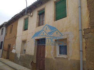 Casa  Corredera. Casa unifamiliar en venta en grajal de campos león