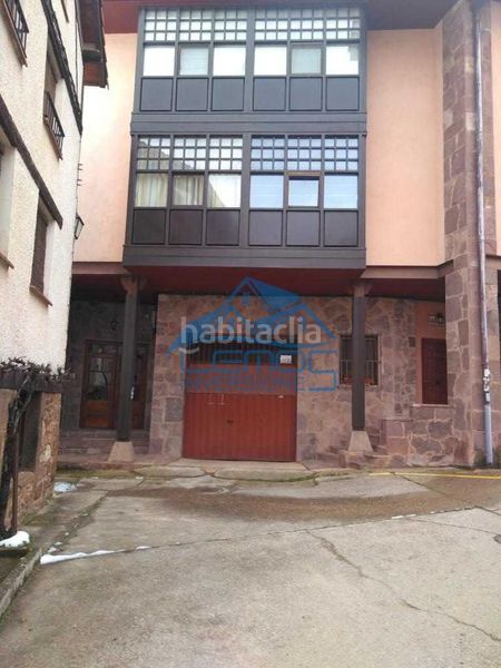 Foto 0ba4f4d3-a4d0-4652-8bc1-6705953d4548. Aparcament cotxe a Valgañón
