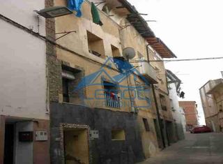 Casa  Cl la fragua. Casa adosada en venta en quel la rioja  oferta flash!