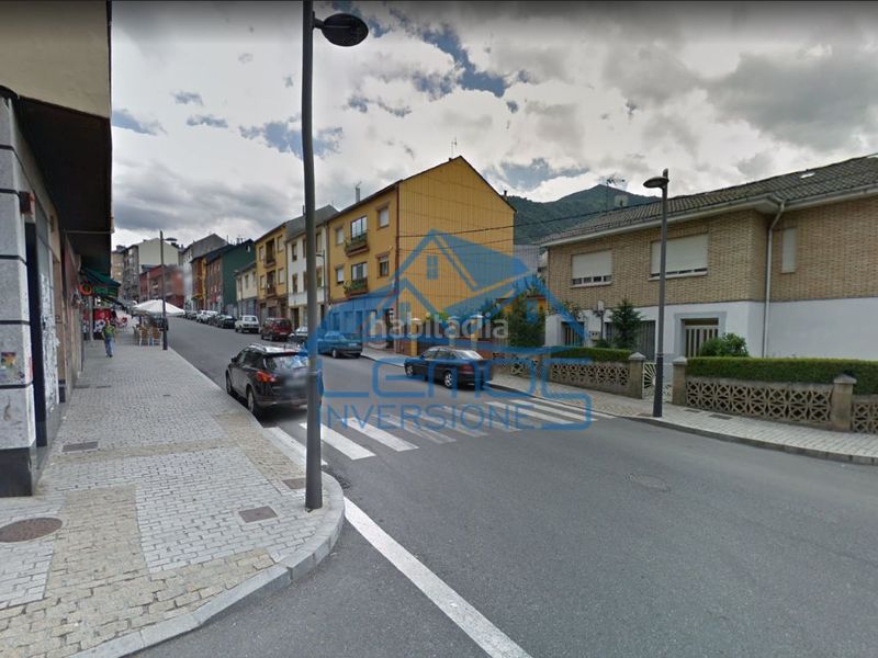 Foto 1838dabe-d3c1-4431-afd0-e79687da4e1c. Aparcament cotxe a Villablino